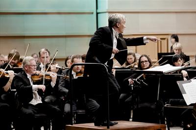 Ed Gardner dirigerer Bartok