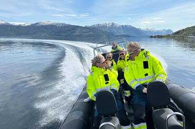 Fjord cruise i RIB båt på Hardangerfjorden