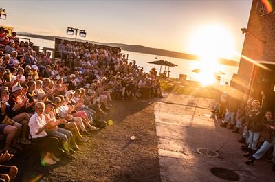Solnedgang på Sommerteateret på Atlungstad