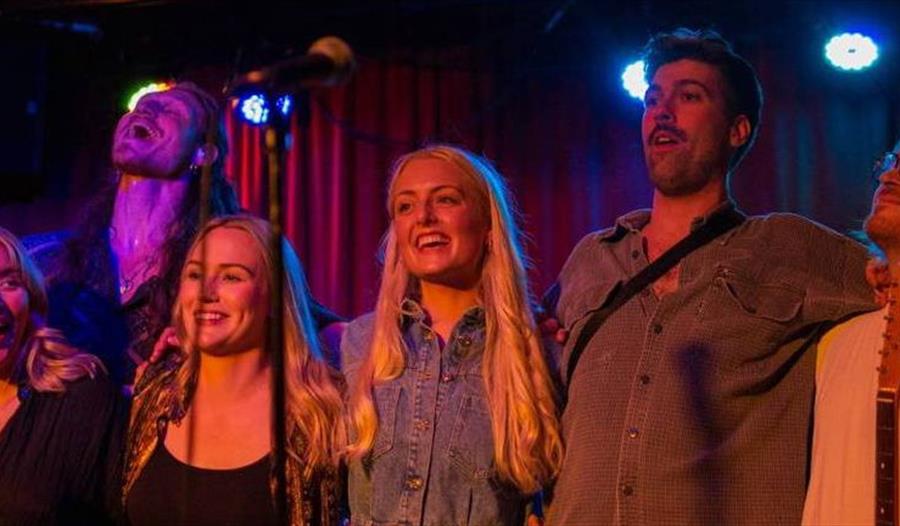 Spar 5 med gjester på Huset RAA!