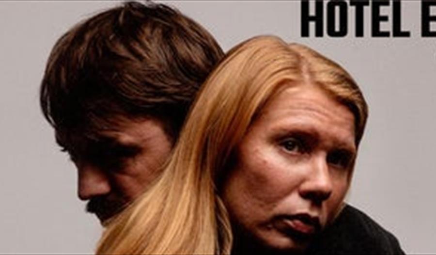 Tilly (Emilie Hetland) og Leon (Ruairí Lenaghan) fra forestilling