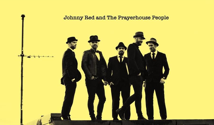 Johnny Red & The Prayerhouse People, fem mørkkledde mennene på gull bakgrunn