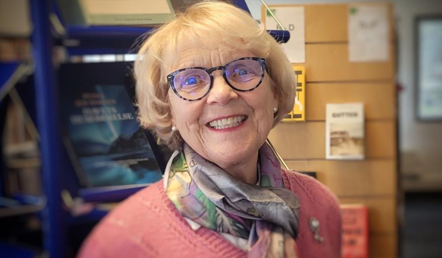 Eugenie Prøis Lunde på bibliotek