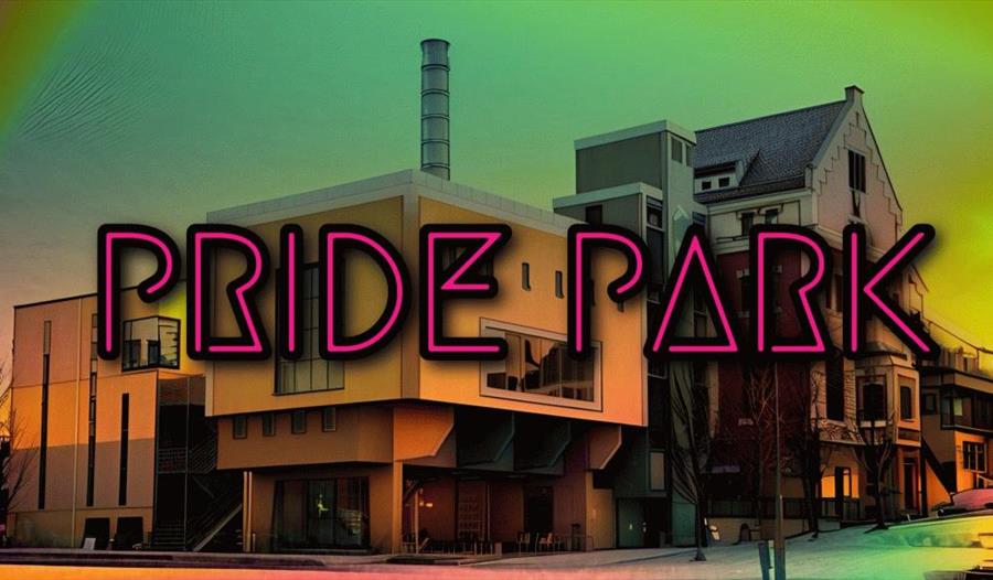 Tou bildet med PRIDE PARK skrevet på