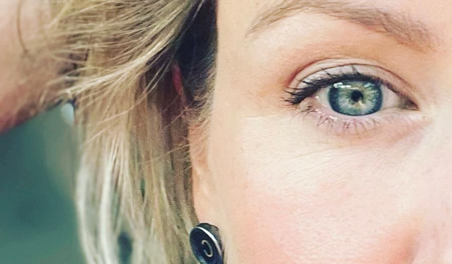 Halve ansiktet til Emma Remine
