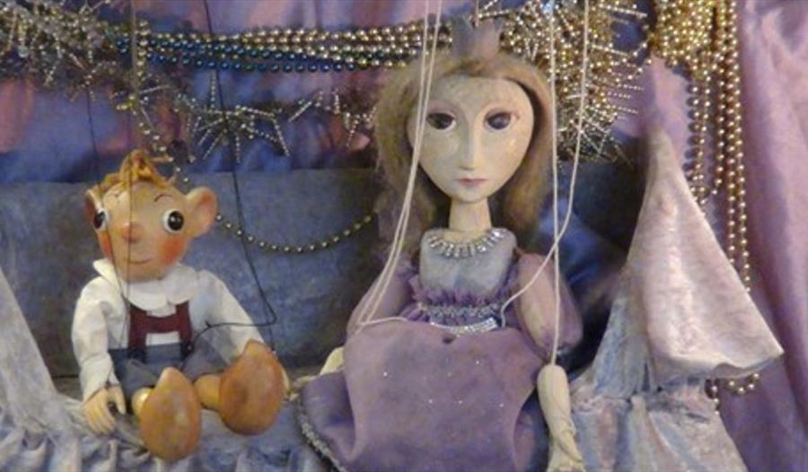 Prinsesse Kathinka og Jadeprinsen fra dukketeaterforestilling