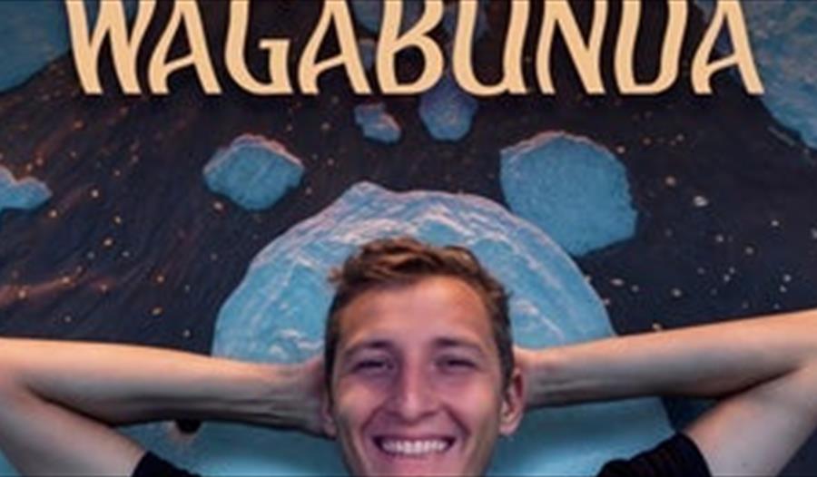 Piotrek Szumowski med WAGABUNDA skrevet på