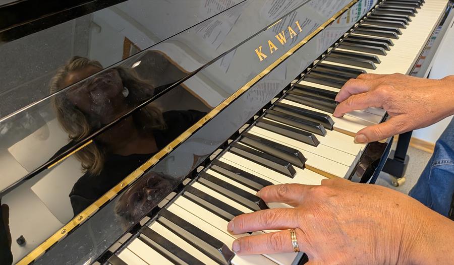 Nytt piano på helsesenteret