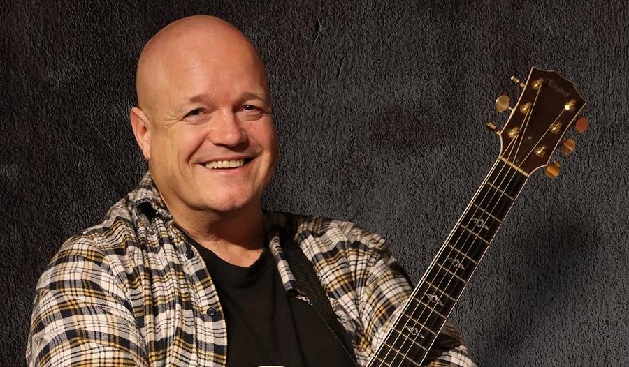 Påskeafta med trubadur Jojo!