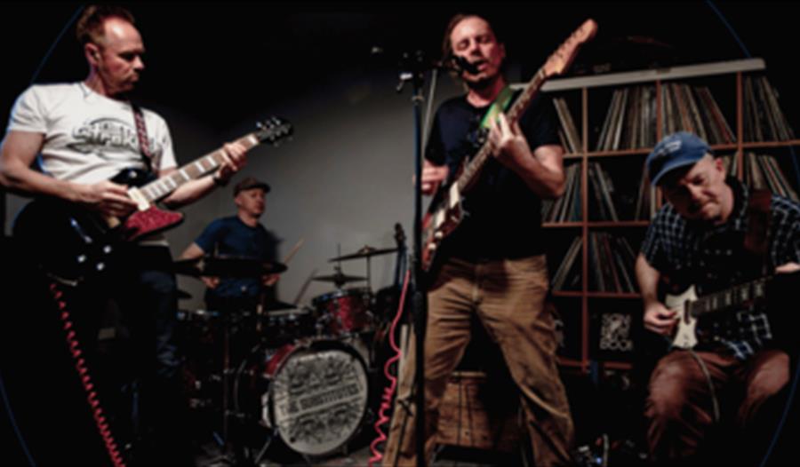 Band The Substitutes spiller på scenen