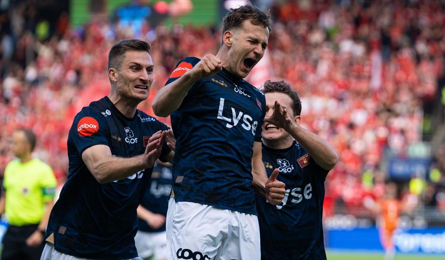 Viking fotballspillere på fotballbane