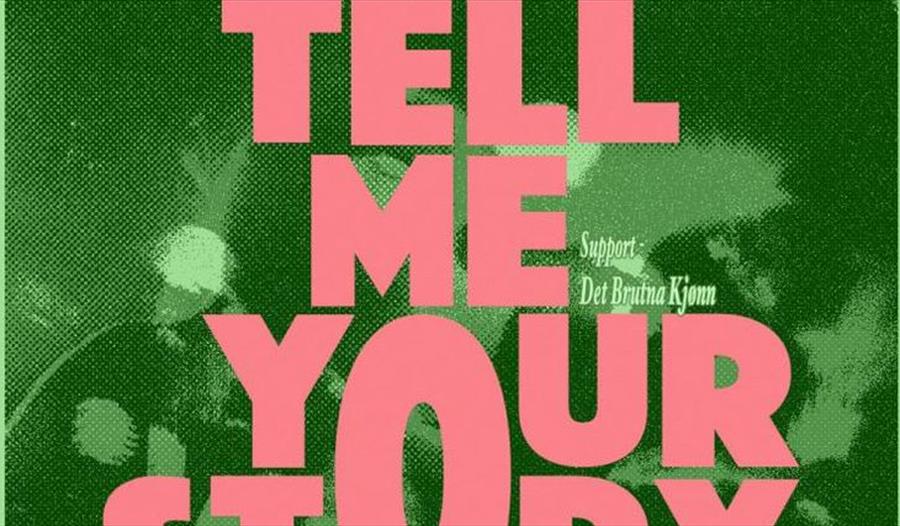 "Tell me your story" skrevet på grønn bakgrunn