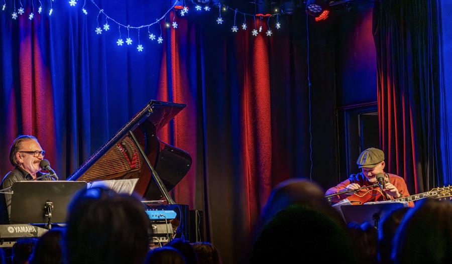 Espen Hana og Sverre Kvam på scenen