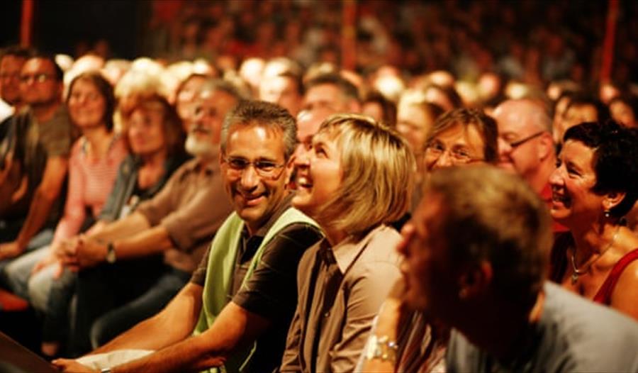 Publikum på en komedie forestilling.