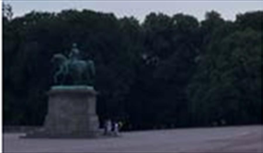 Rytterstatue over Karl Johan på slottsplassen i Oslo