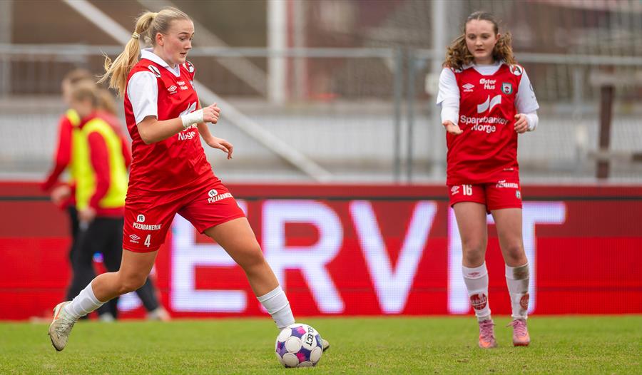 Bryne FK kvinner på fotballbane