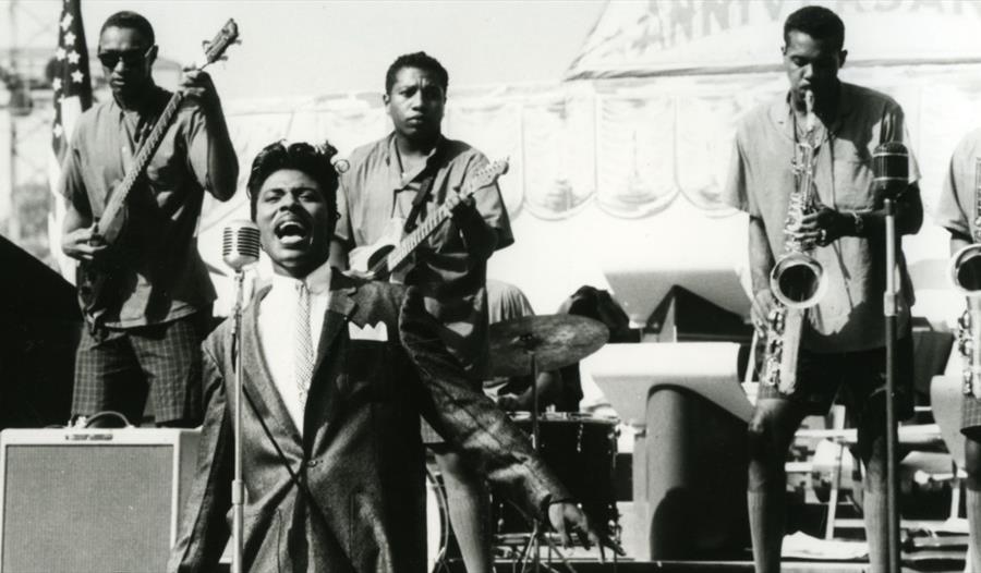 Little Richard med band på scenen