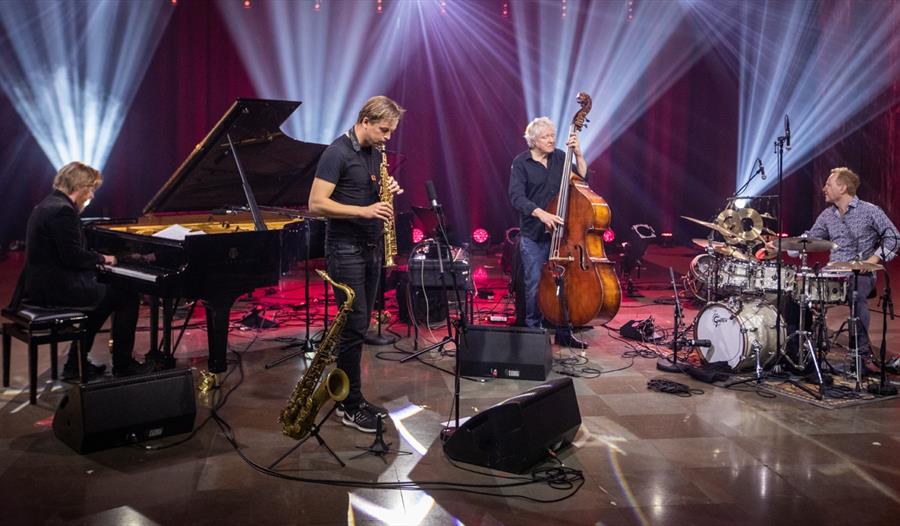 Arild Andersen group: Marius Neset – saksofon, Helge Lien – piano, Arild Andersen – bass, Håkon Mjåset Johansen – trommer