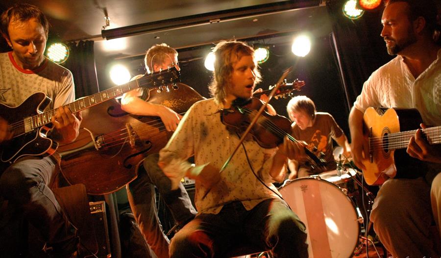 Kniv og Taffel Swingjazzorkester