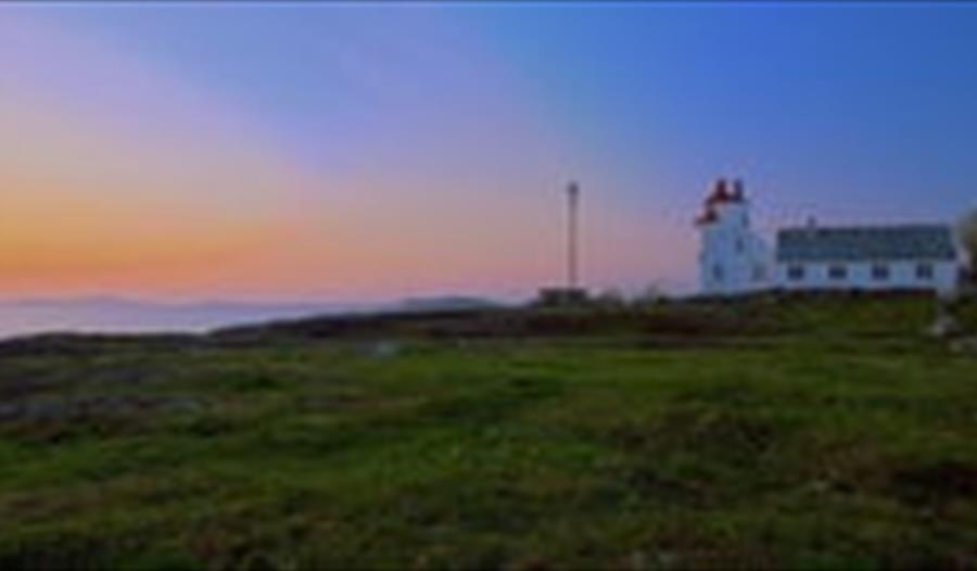 Tungenes fyr ved sjøen