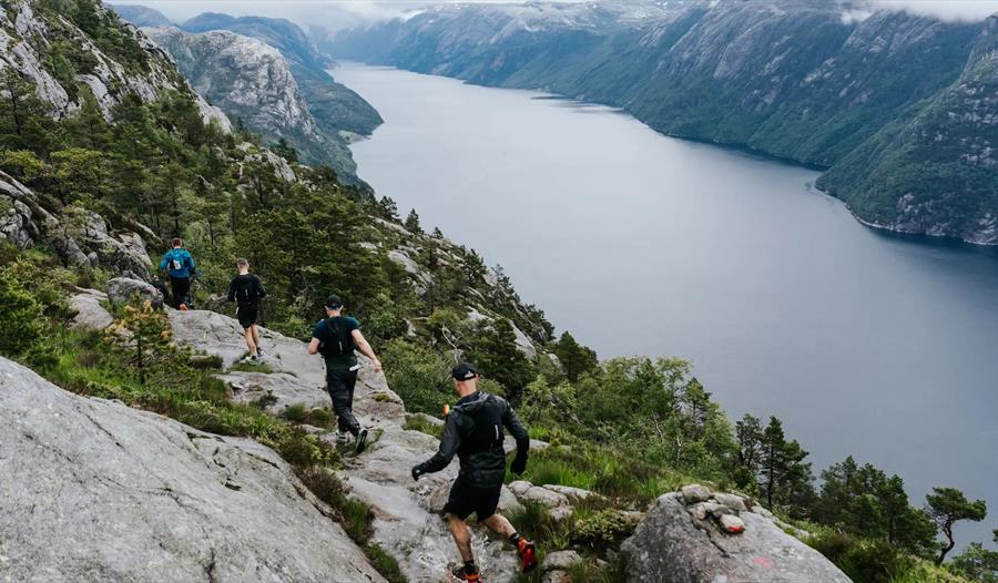 Deltakerne i Lysefjorden Inn ultramaraton