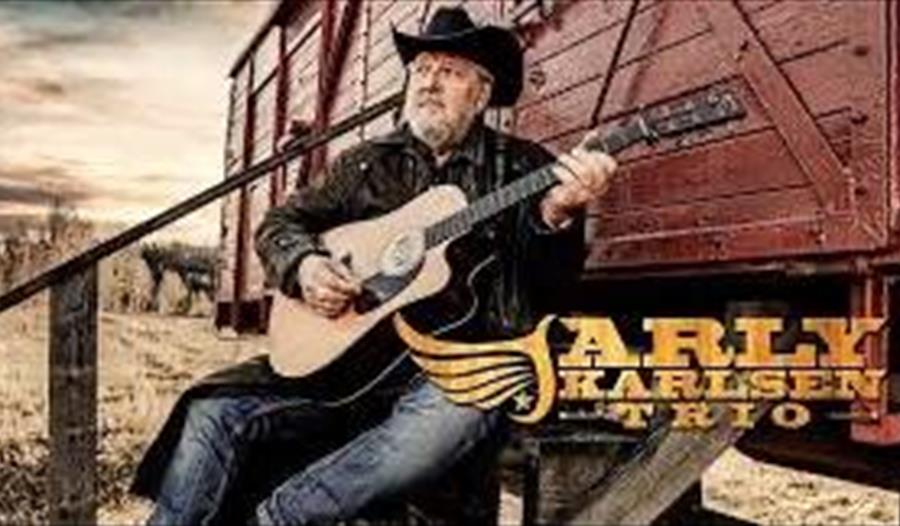 Arly Karlsen med gitar