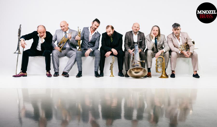 Mnozil Brass med blåseinstrumenter