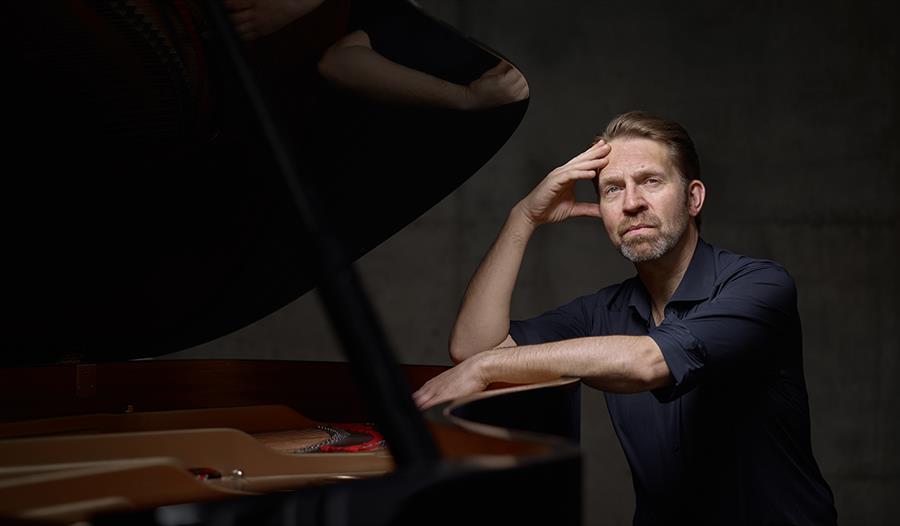 Ove Andsnes ved grand piano