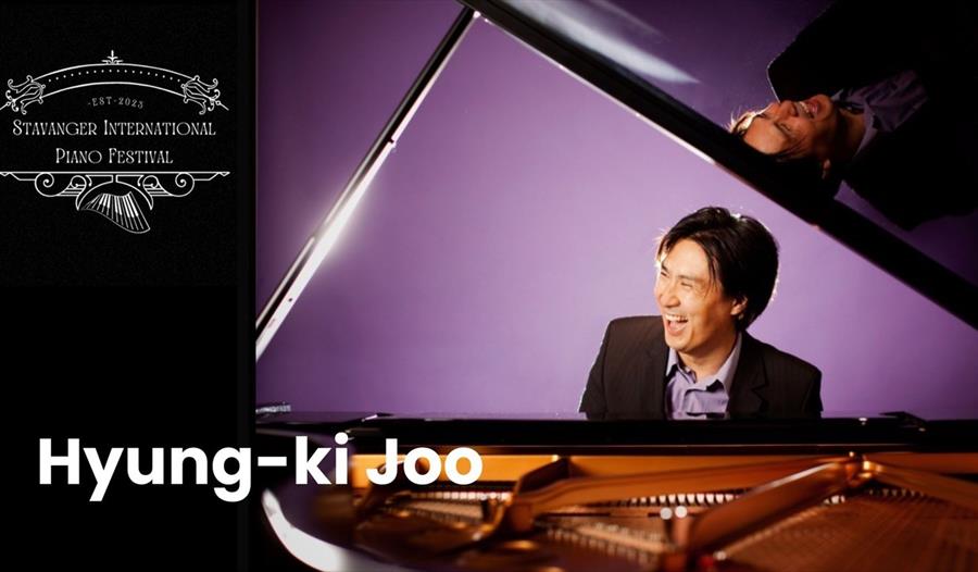 Hyung-ki Joo spiller klaver