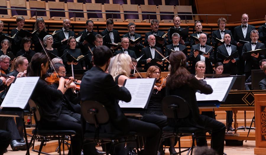 Stavanger Symfoniorkester spiller på konserten samme med kor