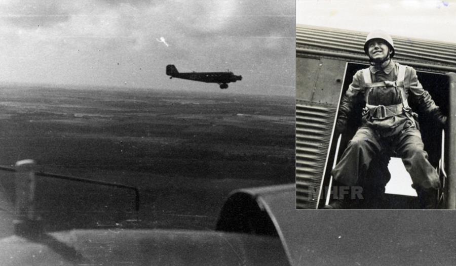 Gamle bilder med fly Junker Ju-52 på himmelen og fallskjermhopper