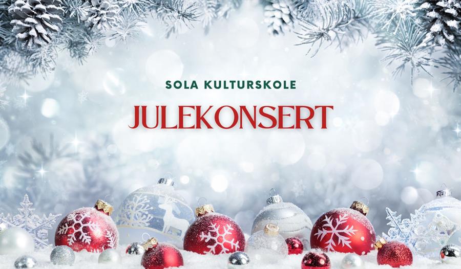 Juletre med julepynt liggende i snøen