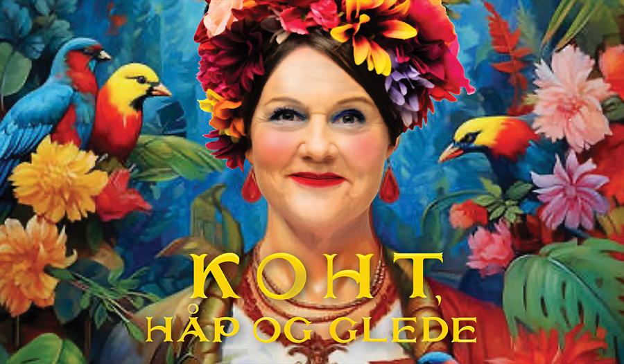 Christine Koht omgitt av vakre blomster og fargerike fugler