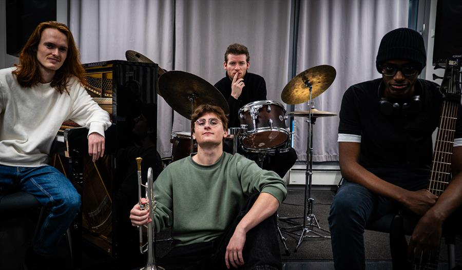 Musikanter som spiller på foajélørdag