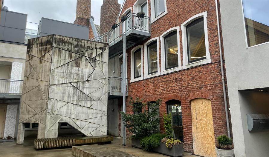 Byens Bakgård i nærheten av TOU