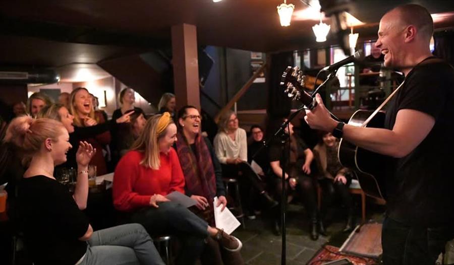 Pubkor med Nils Christian inn i cocktailbaren til Peer Gynt