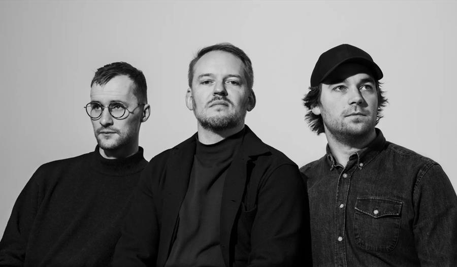 Espen Berg trio: Espen Berg, Bárður Reinert Poulsen, 
Simon Olderskog Albertsen