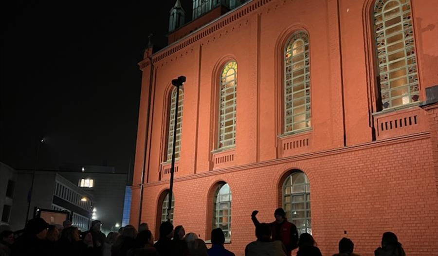 St.Petri kirke og deltakere i måneds byvandring