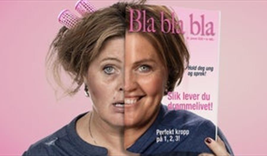 Dora Thorhallsdottir med et blad som viser et smilende ansikt