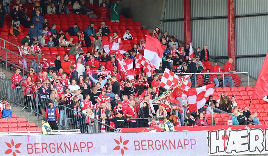 Supporter av Bryne FK på stadion