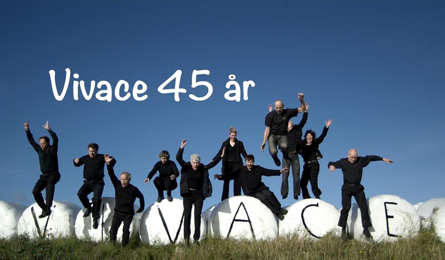 Blandakoret Vivace i felten med Vivace 45 år skrevet på