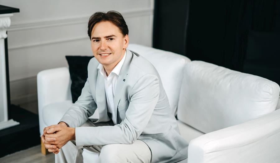 Bilde av den polske mesterpianisten Greg Niemczuk