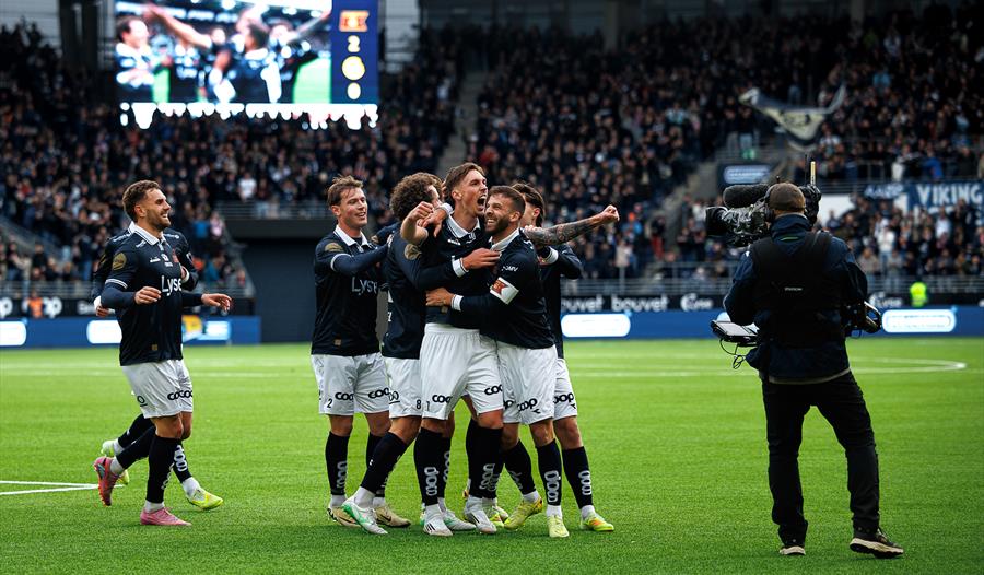 Viking-spillere jubler på banen