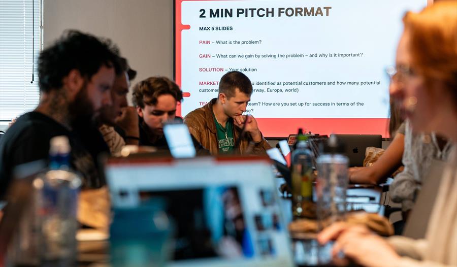 STARTUP Casekveld v/startup lab