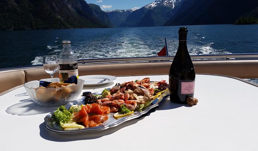Charter Cruise