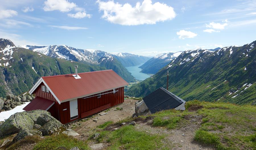 Flatbrehytta høgfjellshytte, Fjærland