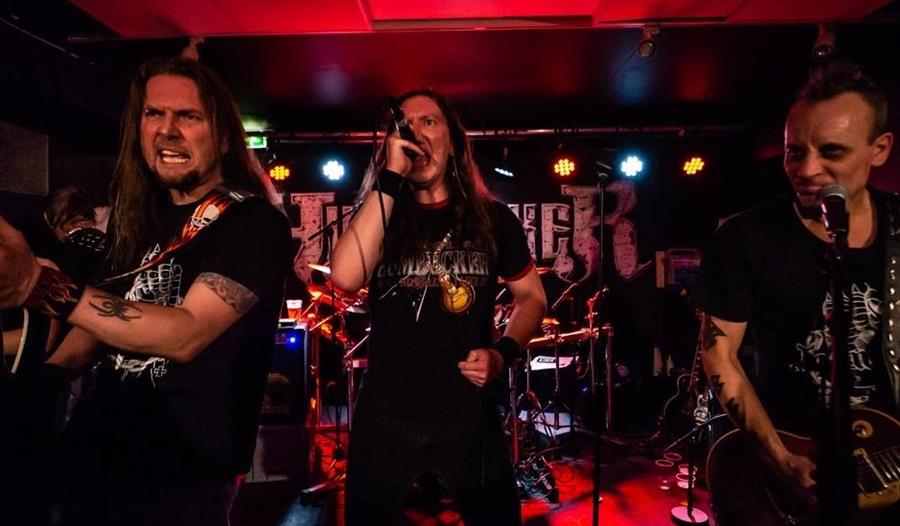 Bilde av det fremførende bandet