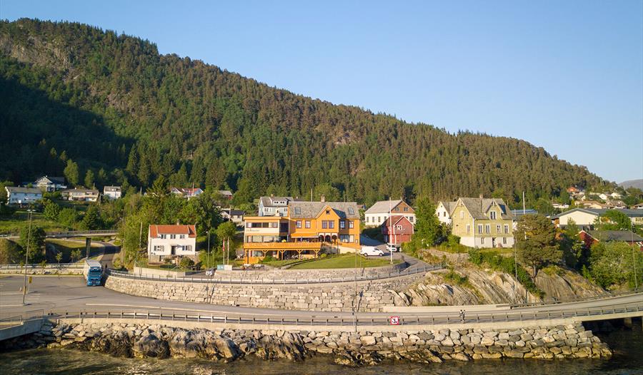 Lavik Fjord Hotel & Apartments