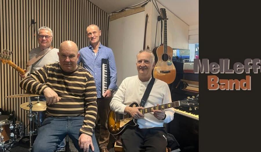 Fire menn med instrumenter som sammen former bandet Meleffi Band