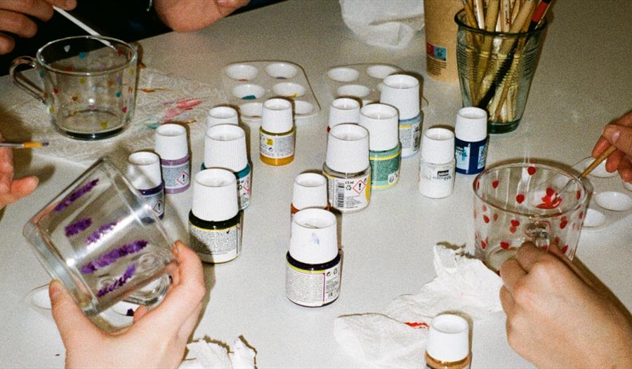 Sosialkveld med Det Går Bra Studio: Glassmalingsverksted
